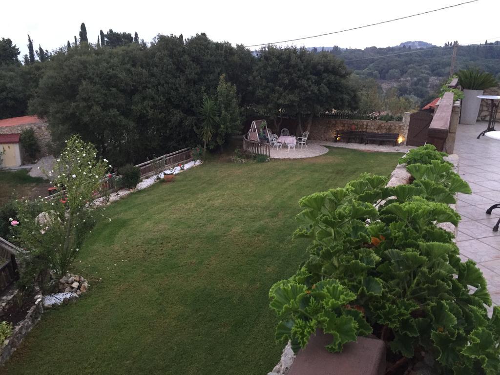 Vervekis Apartments Fiskardo Bagian luar foto