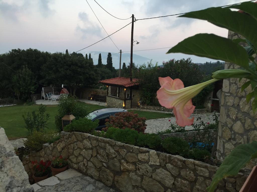 Vervekis Apartments Fiskardo Bagian luar foto