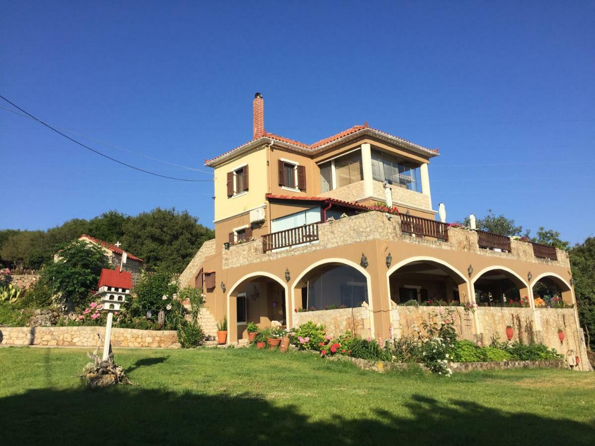 Vervekis Apartments Fiskardo Bagian luar foto